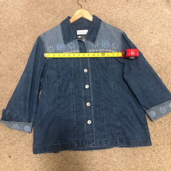 Alfred Dunner Denim Shirt Embroidered details Country Style Size 14 - Picture 11 of 12